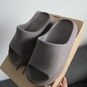 Adidas Yeezy Slides